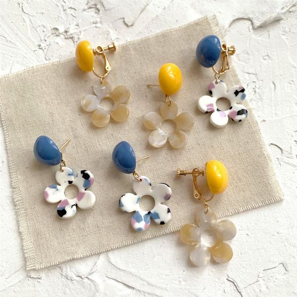 Orecchini a bottone 2023 gioielli di moda da donna coreana piccolo fiore giallo blu gocce per le orecchie a petalo in resina acrilica per ragazze