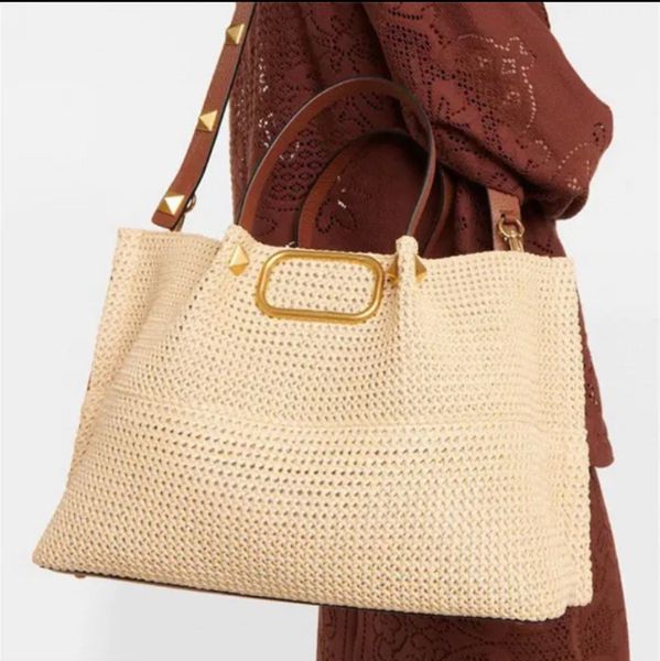 Saco de palha de praia mais recente design simples e prático designer feminino rebite bolsa casual lona crochê sacos de ombro