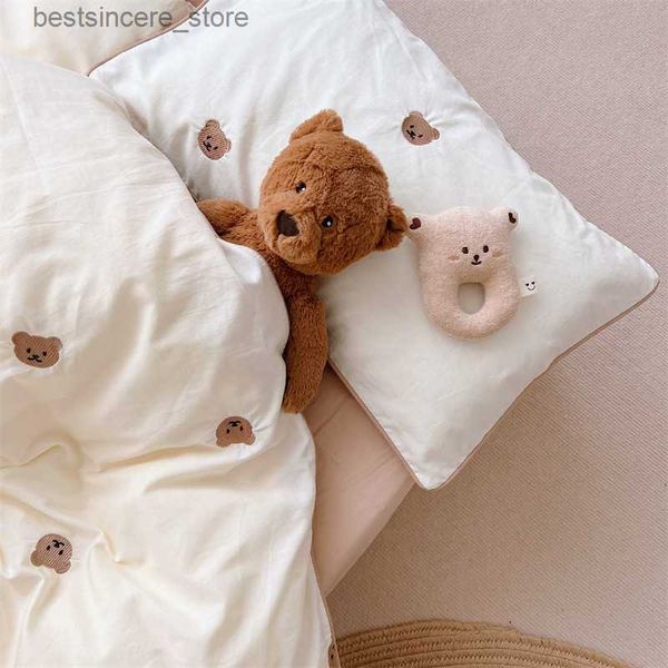 3 pçs conjunto de cama para bebês meninos urso bordado berço conjunto de cama de algodão coreano para cama de bebê capa de edredom + lençol + fronha L230522