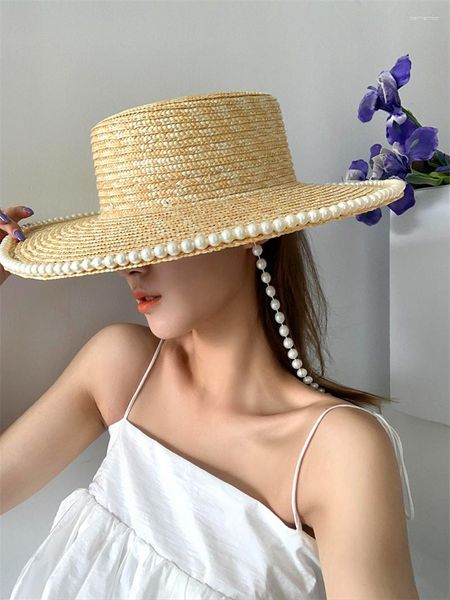 Boinas 202305-shi Ins Drop Summer Estilo Designer Full Pearl Chain Grace Handmade Straw Lady Fedoras Boné Feminino Chapéu Panama Jazz