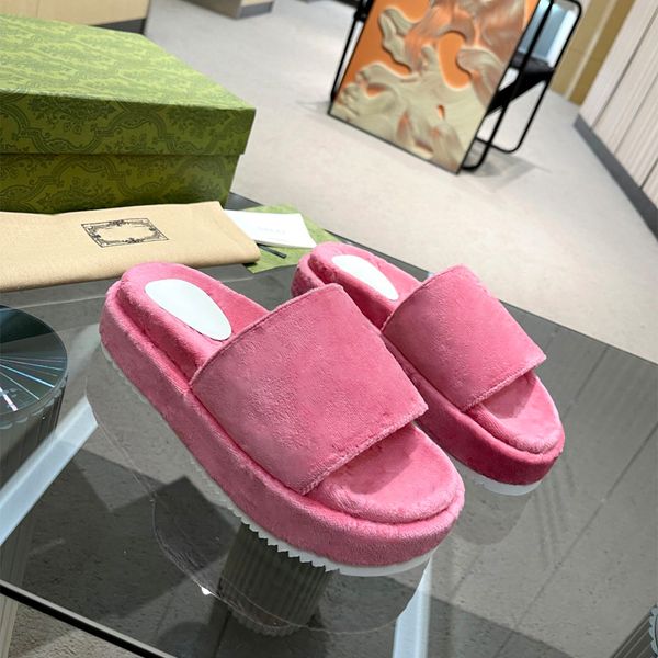 Pantofole di design di lusso in pelle scamosciata con suola spessa da uomo e da donna coppie morbide e confortevoli che esaltano la moda indoor casa autunno e inverno nuove infradito