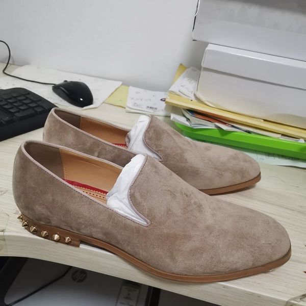 Moda classica Mocassini in pelle scamosciata color albicocca Scarpe a spillo da uomo Scarpe casual da lavoro fatte a mano di lusso Zapatos Hombres