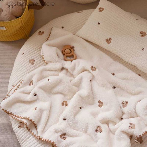 Coperta per bebè con orso ricamato Asciugamano morbido e caldo in pile Coperta per neonato Avvolgere Coperta per neonato in cotone Copri passeggino Inverno L230522