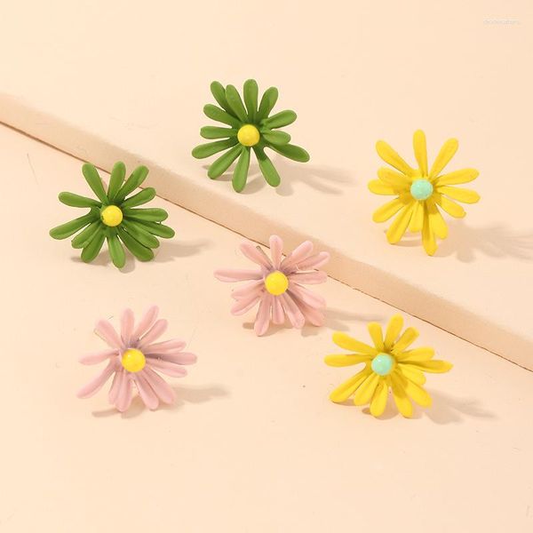 Stud Cüping Sevimli Kızlar Çiçek 2023 İlkbahar Yaz Basit Küçük Molor Küçük Delici Daisy Çiçek Takı Kadınlar İçin