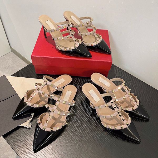 Sandálias de estilista de marca de luxo rebite chinelos femininos finos salto alto preto nude vermelho sandálias de festa feminina tamanhos grandes 35-43