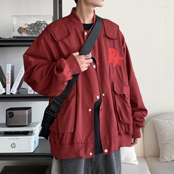 Jaquetas masculinas Streetwear Moda Cargo Patch Red Black Loose Bomber Jacket Masculino 2023 Hip Hop Motocicleta Bordado Harajuku Casacos de Beisebol