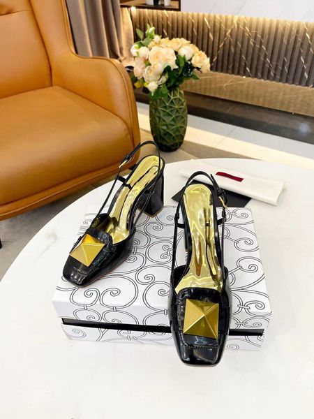 2023 Frauen Designer Katze Ferse Sandalen Schuhe Luxus Kette Damen Flache Lederschuh Schwarz Weiß Bankett Hochzeit Urlaub High Heels Schuhe 35-42