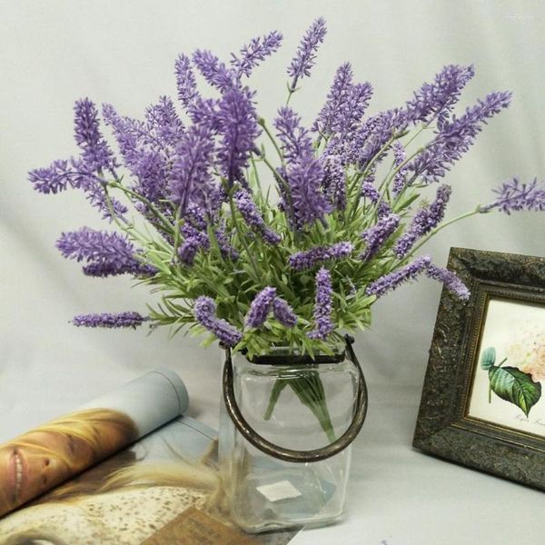 Dekorative Blumen, gefälschte Lavendelblüten, realistisch aussehende, nicht verwelkende, nicht verblassende Simulation von lila Weizenspitzen, Hochzeitsfeier, Pflanzendekoration