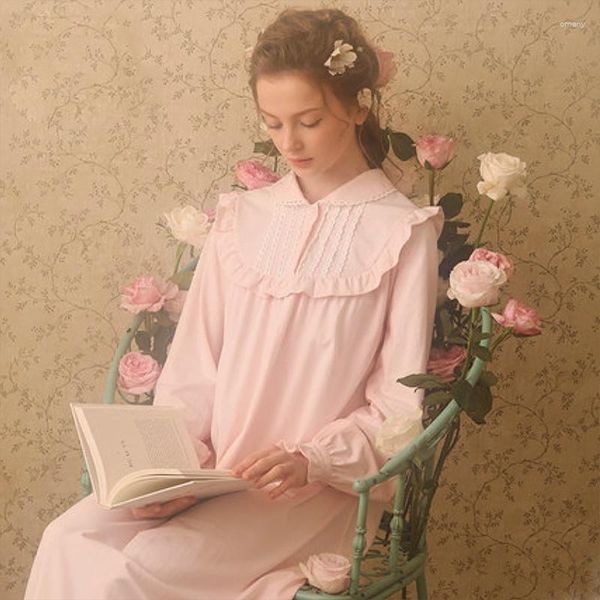 Damen-Nachtwäsche in 2 Farben. Vintage-Damen-Prinzessinnenkleid mit langen Ärmeln, Schlafhemden, Rüschen-Nachthemden. Damen-Nachthemd im viktorianischen Stil
