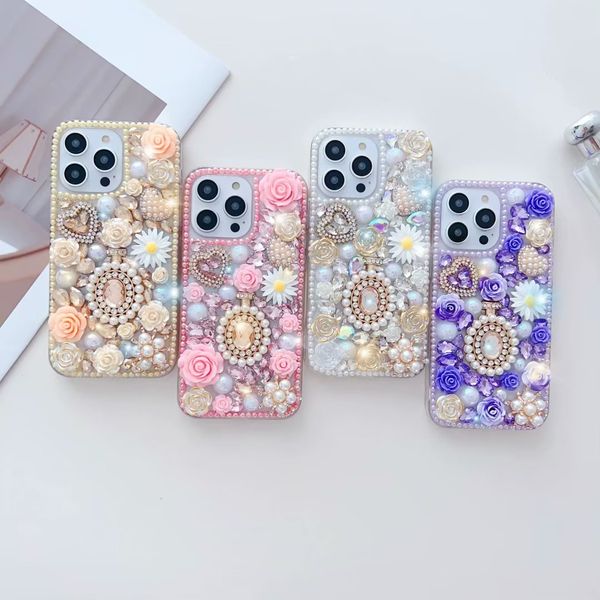 Luxo Bling Diamond 3D Flower Cases Para Iphone 15 14 Pro Max 13 12 11 X XR XS 8 7 Plus Shinny Hard PC Acrílico Strass Butterfly Love Heart Women Phone Back Cover