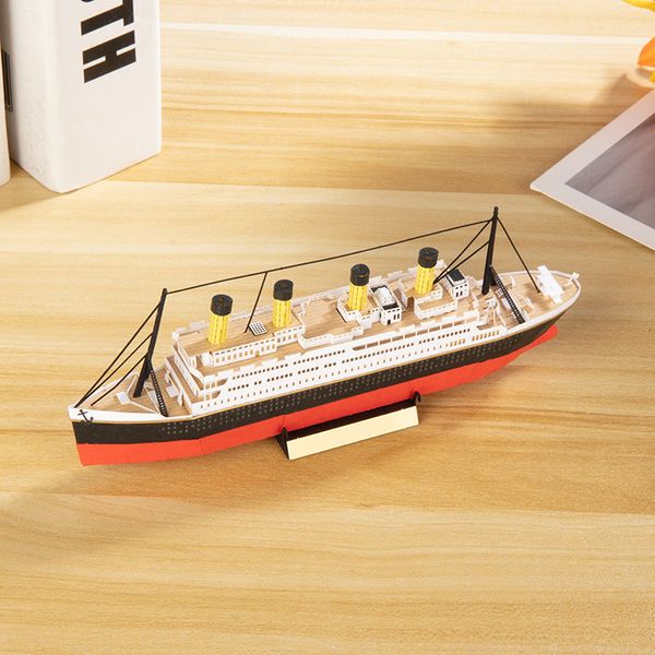 Modell-Set DIY Papier Titanic Miniatur-Bausatz Piratenschiff 3D-Modell Mini Casa Puppenhaus Spielzeug Puzzles für Kinder Geschenke Wohnkultur 230625