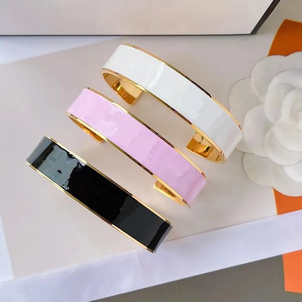 Nuovo braccialetto aperto multicolor Bracciale dal design umanizzato regolabile Rosa adorabile Regalo di lusso selezionato Fascino per amica femminile Accessori di gioielli premium squisiti