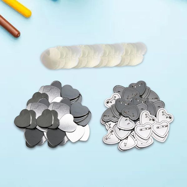 Ferramentas de artesanato 100 pçs Emblemas de botão em branco Capa de metal DIY Pin Buttons Fornecimento de materiais para peças Kit de crachás em forma de coração para fazer 230625