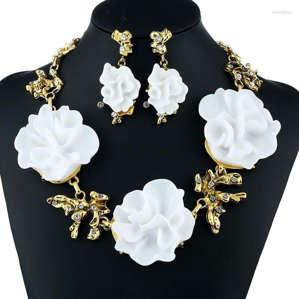 Ketten LZHLQ Barock Stil Weiße Harz Rose Statement Halskette Frauen Jewerly Marke Intarsien Strass Blume Maxi Halsketten Anhänger