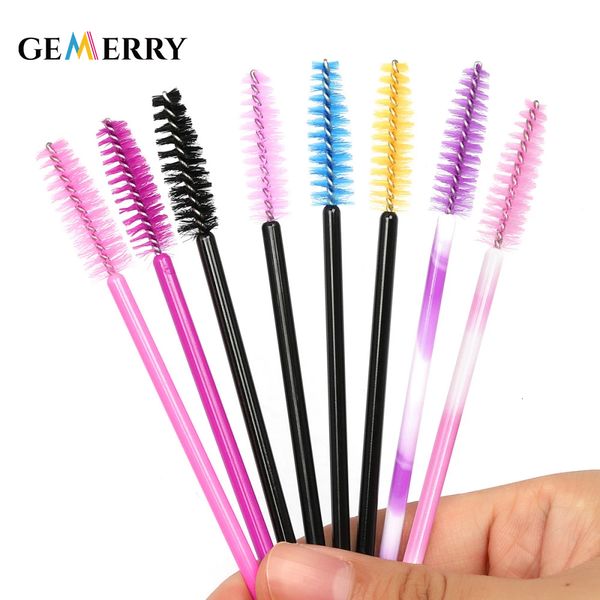 Strumenti per il trucco 50Pcs Pennello per ciglia usa e getta Bacchette per mascara Applicatore di plastica colorato Pennelli per occhi professionali Estensione delle ciglia 230627