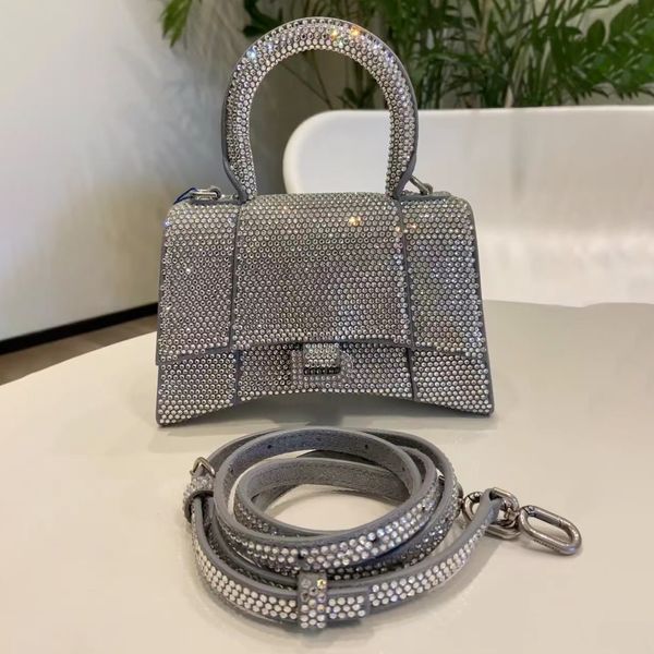 Высококачественные часы сцепление с часовыми часами Pochette Dawl Diamond Designer кожаные женщины вечерние сумки материалы для мешки с плечами пляжные сумки бродяг