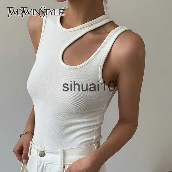 T-Shirt da donna TWOTWINSTYLE Casual White Cut Out T-shirt da donna Girocollo senza maniche Coreano Slim T-shirt Abbigliamento femminile 2022 Summer Fashion J230627