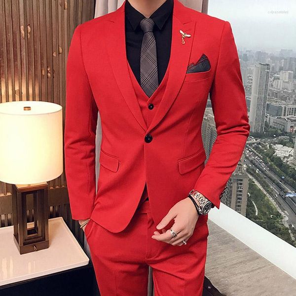 Ternos masculinos masculinos de casamento vermelho de três peças para baile de formatura à noite lapela pontiaguda ajuste fino smokings de padrinhos personalizados (jaqueta calça colete)