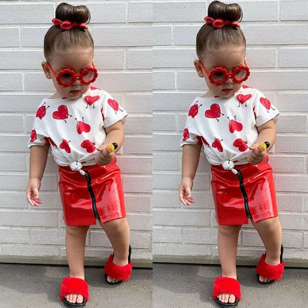 Set di abbigliamento Toddler Baby Girl Clothes Valentine Love Peach Heart Print T Shirt Top Gonna in pelle 2 pezzi Abiti 230626