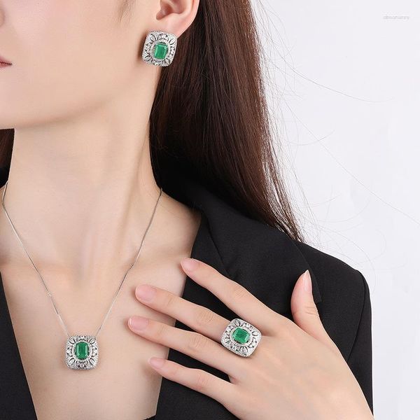 Halskette Ohrringe Set Quadrat Smaragd High Carbon Diamant Retro Ring Damen Kostbarer Hohlschmuck Schenken Sie Ihrer Mutter ein Geschenk