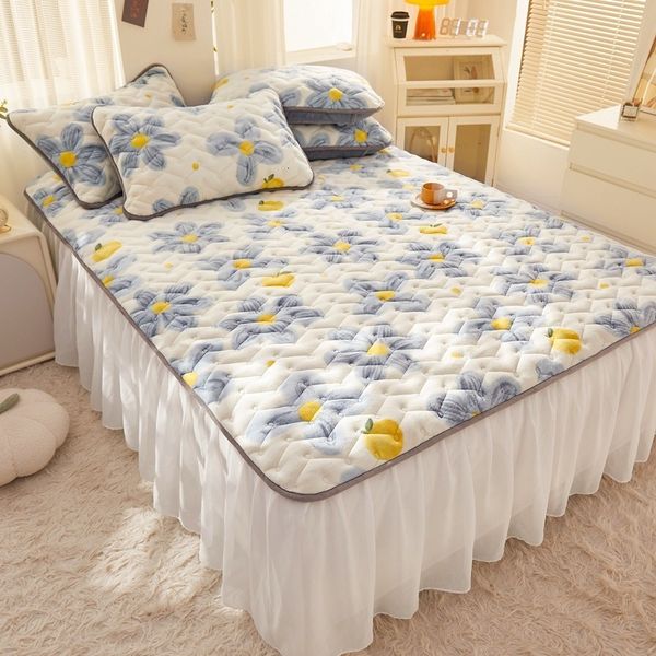 Conjuntos de cama Saia de cama de caxemira de algodão de classe A capa de flanela espessa estampada de lã coral no outono e inverno 230626