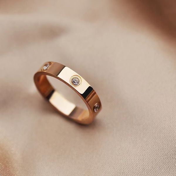Designer LOVE Ring Luxus Top Classic für Hochzeit Rose 18K Ring Schmuck Diamantringe Gold Titan Paar vergoldet Damen Offener Herrendraht Geschenk mit Monatsperle
