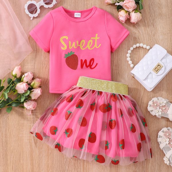 Completi Abbigliamento Kid Girl Clothes Ragazze Cartoon Summer Strawberry Lettera T-shirt Gonne 2Pcs Baby Cool Outfit Vestito da ragazza Moda per 1 8Y 230626