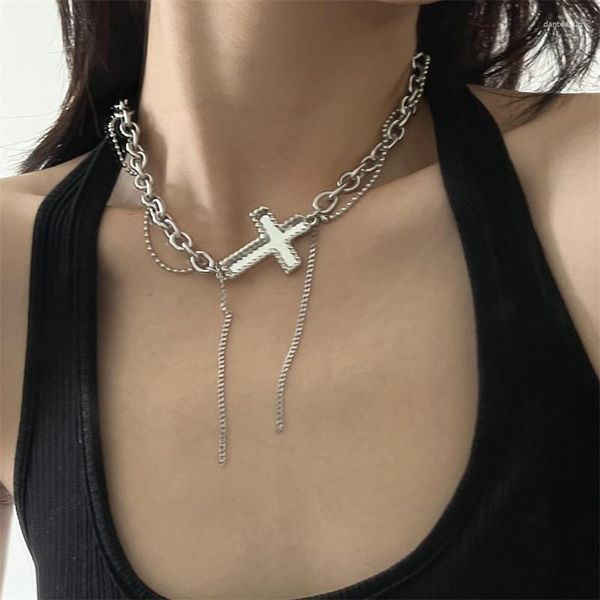 Anhänger Halsketten Einfache Klassische Mode Coole Kreuz Silber Farbe Mädchen Dicke Kurze Kette Titan Stahl Schmuck Für Frauen