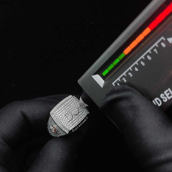 Nuoya Moissanite 925 Кольца из стерлингового серебра Iced Out Diamond Персонализированное индивидуальное письмо для мужчин