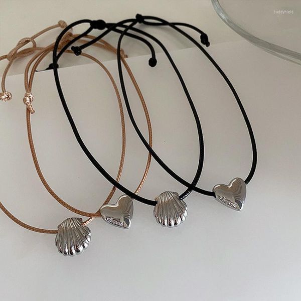 Collane con ciondolo Minar Collana girocollo con catena in corda color argento semplice color argento con conchiglia in metallo marrone nero per donna