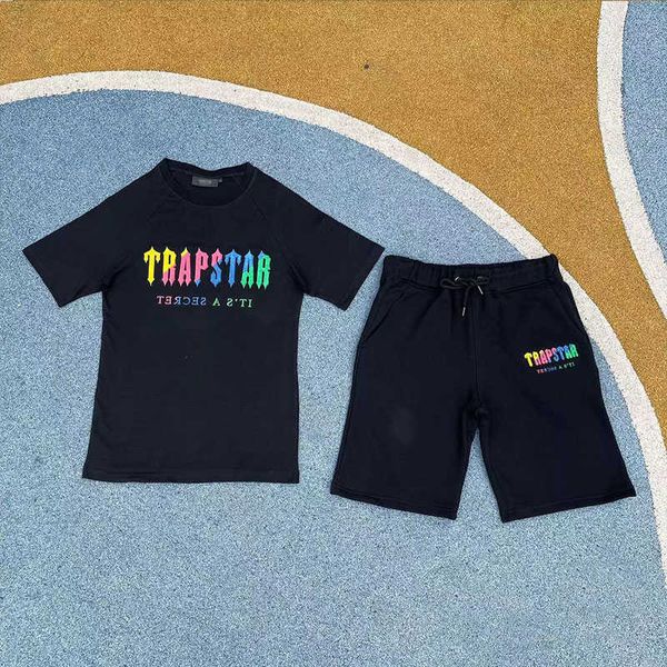 New Trapstar London Towel Embroidery T-shirt artigianale T-shirt da uomo nera con sfumatura di colore arcobaleno di alta qualità