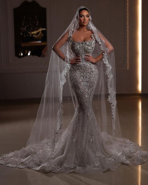 Abiti da sposa a sirena di lusso senza maniche con scollo a V Appliques con paillettes Pizzo 3D Diamanti Cristalli Perline senza spalline Lunghezza del pavimento Abiti da sposa Abiti da sposa su misura