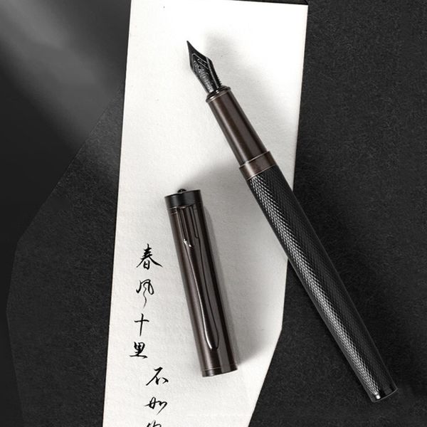 Перьевые ручки HERO Metal Black Forest Pen Classic Design Fine 038mm Nib Tree Texture Holder Writing Gift School Канцелярские принадлежности 230626