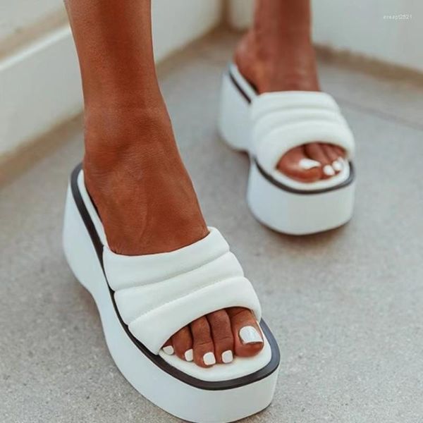 Pantofole 2023 Summer Fashion Grandi donne che indossano tacchi aperti in punta solida fuori da semplici scarpe da donna sexy