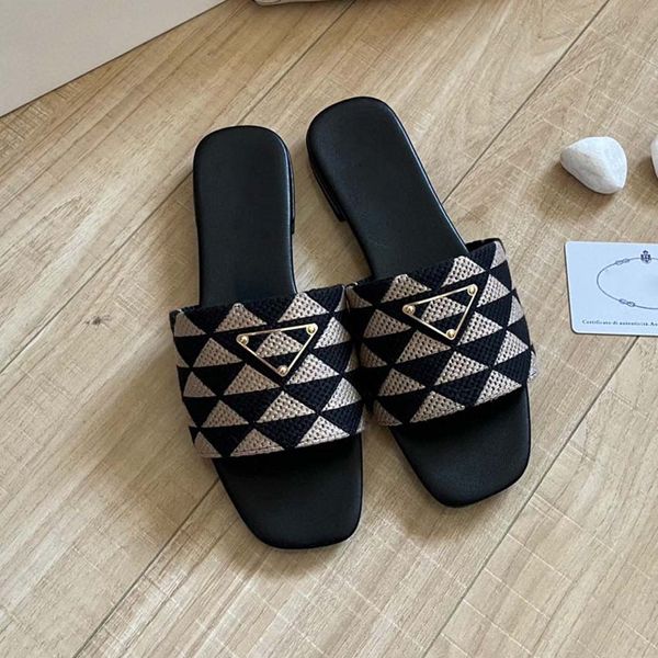Tasarımcı terlik marka kadın terlikleri işlemeli çok renkli düz dipli plaj sandaletleri gündelik yaz deri köşe etiketi düz dipli terlik-2