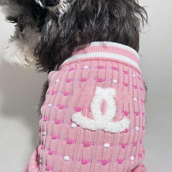Clephan Roupas de grife Marcas Vestuário para cães Suéteres para cães com padrão de letras clássicas Stretch Comfort Algodão Suéter para animais de estimação Colete para cães pequenos rosa