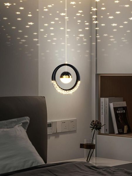 Lampade a sospensione Camera da letto Lampadario da comodino Lampada da camera Luce minimalista Lusso Linea verticale in oro nero Piccola