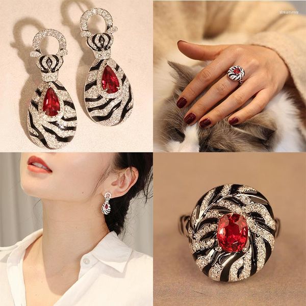 Collana Orecchini Set Foydjew 2023 Trend Modern Retro Zebra Pattern Ruby European American Fashion Leopard Rings Drop