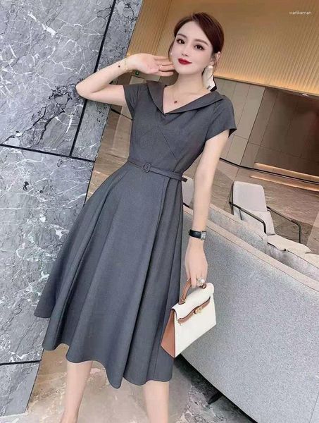 Бальные платья Slim Fit Flare Dress 2023 Summer Business Inspired Women V-образным вырезом с поясом в стиле деко с коротким рукавом до середины икры Элегантный черный серый OL