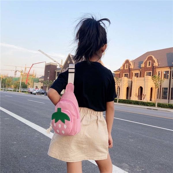 Zaini Marsupio per bambini Borsa sul petto Bambini Cute Strawberry Ladies Piccola tracolla colorata fresca regolabile 230628