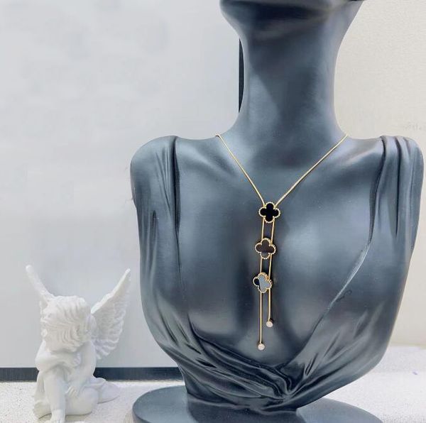 Новые дизайнерские ожерелья с подвесками для женщин / ожерелье-медальон с четырьмя листами клевера Высококачественные колье-цепочки Дизайнерские украшения из 18-каратного золота 74 пробы