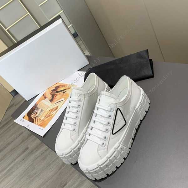 Womens Casual Pra Shoes Triple Black White Lady Sneakers Fashion Flat Leisure Canvas Designer Sneaker Nylon Party Dress Trainer