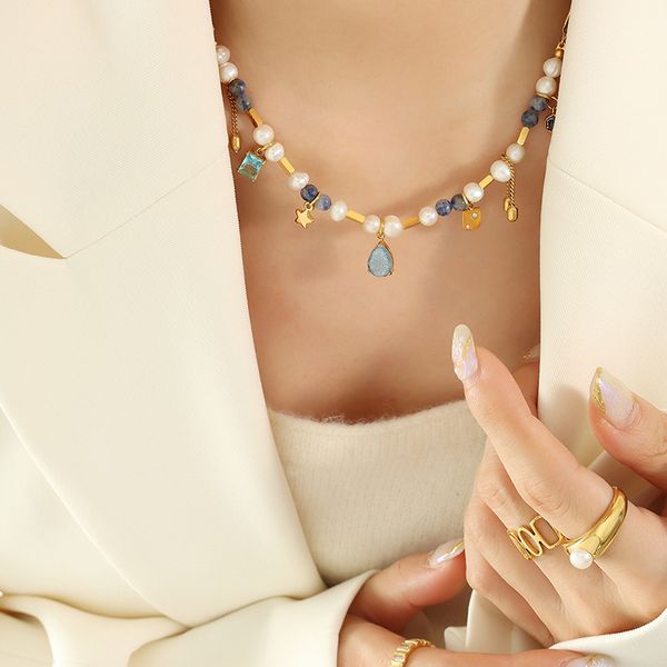 Collana con ciondolo di lusso alla moda, gioielli hardwear di design, catene di perle d'acqua dolce, collane di perle per le donne, gioielli Golden Lady Natura Stone Daily