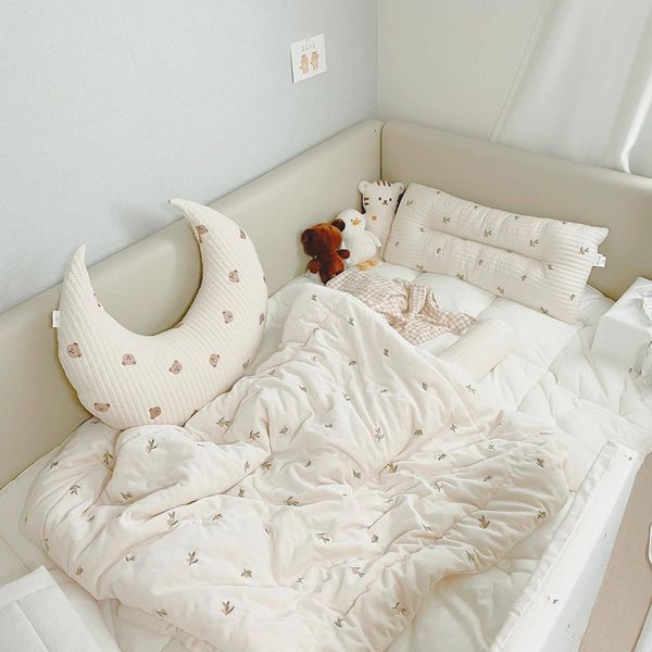 Bed Rails Kids Nekkussen geboren Baby Poseren Maan Vorm Baby Nusing Kussens Crib Bumper Kamer Decoratie 1-3 jaar 230628