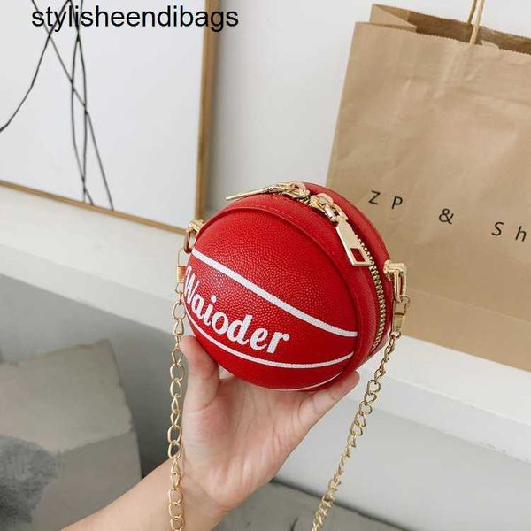 Totes 2022 Kinder Basketball Umhängetasche Kinder Mädchen Leder Runde Umhängetasche Metallkettenriemen Urlaub Reisen Straße Coole stilvolle Taschen