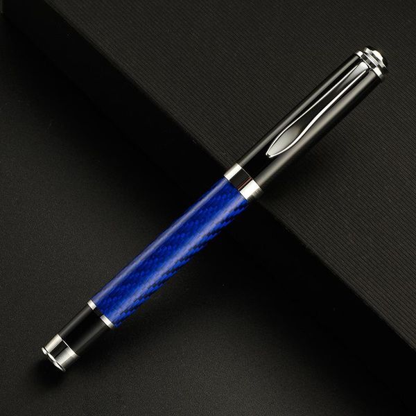 Penne 12pcs Penna di lussuoso Penna in metallo 0,7 mm Nib in fibra di carbonio Penna per inchiostro Regali di dono di richiamata per ufficio.