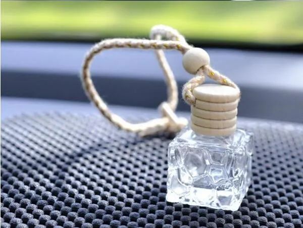Flaschenpost 10 ml hängende Auto-Parfümflaschen Auto-Anhänger-Zubehör Flasche leere quadratische Glasflasche Kosmetik-Parfüm-Verpackungsflasche Großhandel