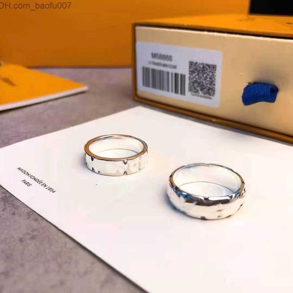 Кольцо с кольцом Дизайнерское кольцо мужские Кольца с кольцом 2021 роскошные ювелирные изделия для женщин Титановая сталь Сплав Позолоченное ремесло Золото Серебро Роза Никогда не выцветает Не вызывает аллергии Z230629