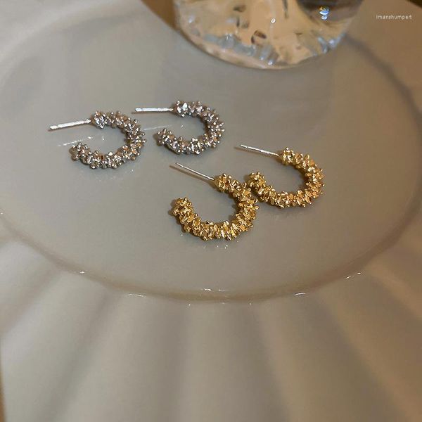 Orecchini a cerchio Pieghe minimaliste Oro argento Colore metallo Cerchio geometrico a forma di C Borchia per le donne Gioielli rotondi da sposa alla moda