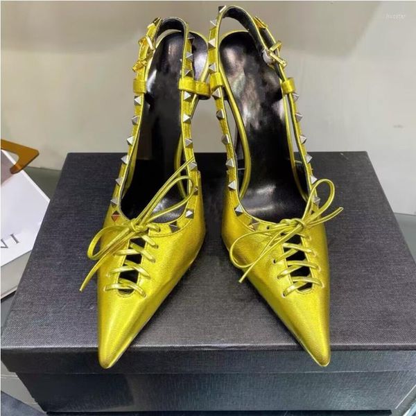 Scarpe eleganti 2023 Sandali a spillo in metallo di fascia alta estiva da donna Moda rivetto a punta Singolo sexy Tacchi alti per banchetti da festa